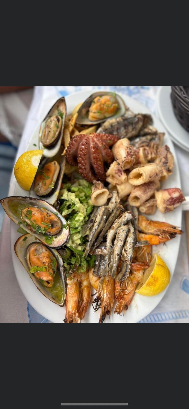 Meeresfrüchte-Platte mit Miesmuscheln, Polpo, Calamari und Gambas